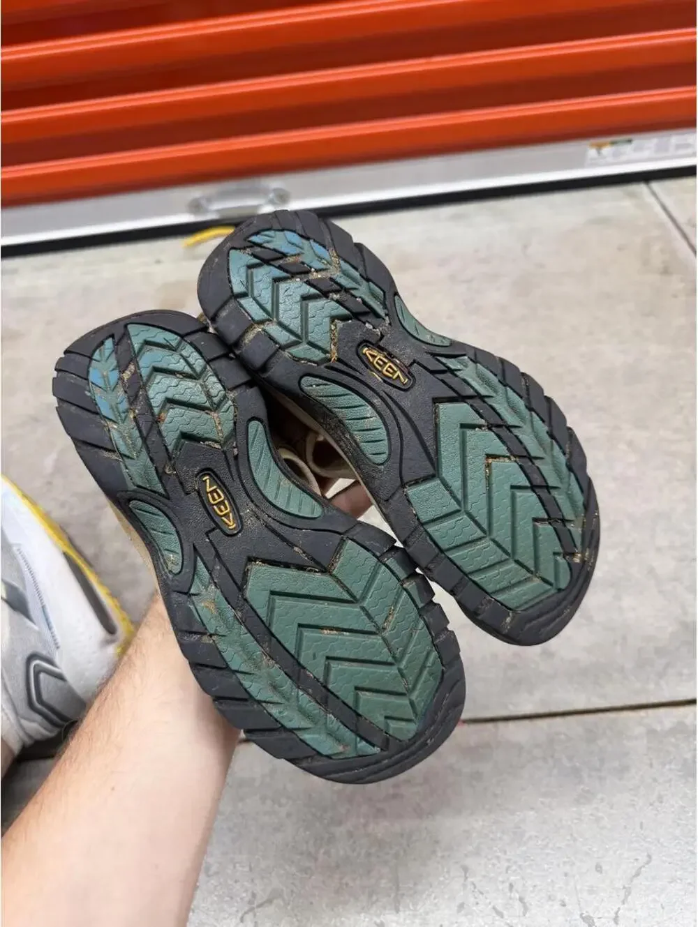 keen venice h2 brown and black sandals size 9.5